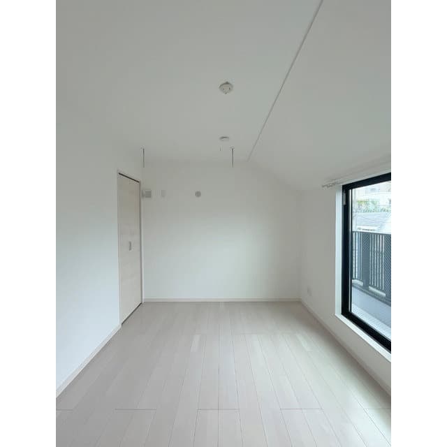 Room image 13