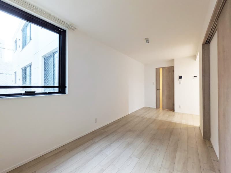 Room image 8