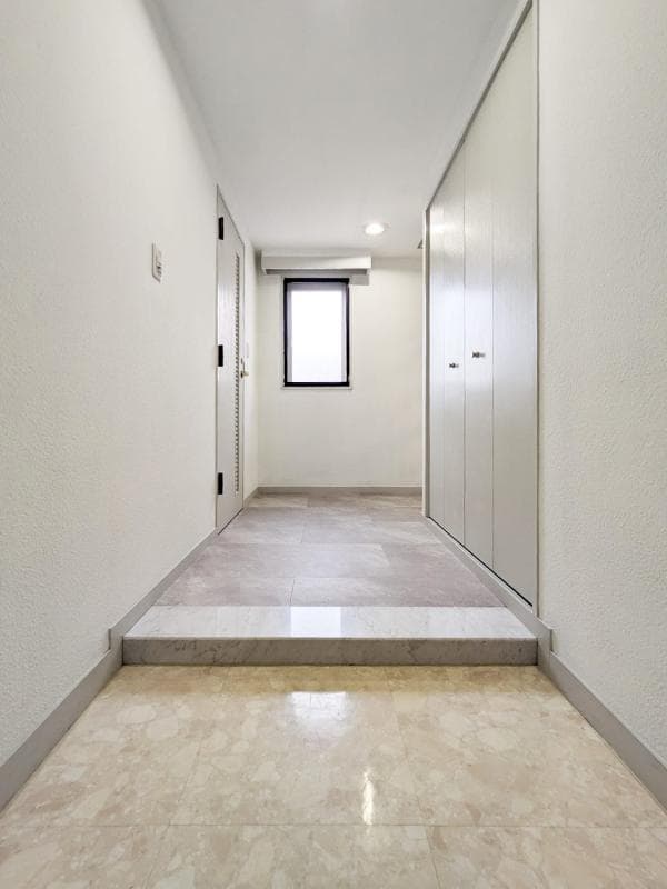 Room image 15