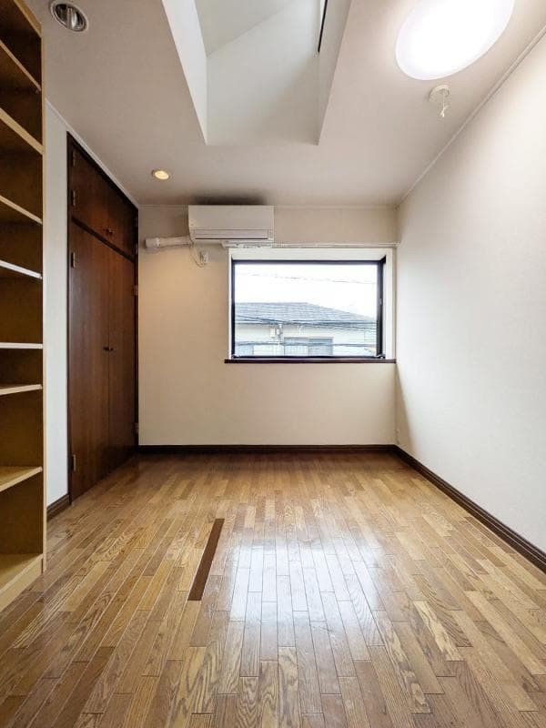 Room image 15