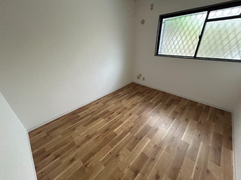 Room image 12