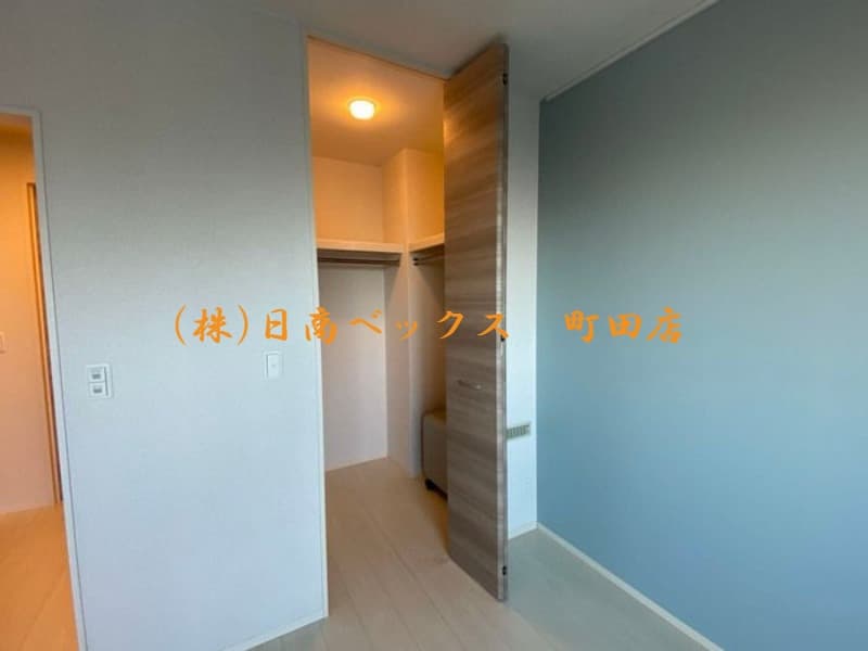 Room image 9