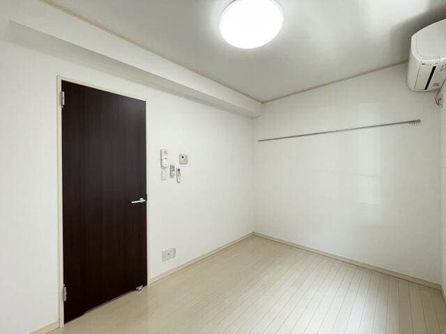 Room image 13