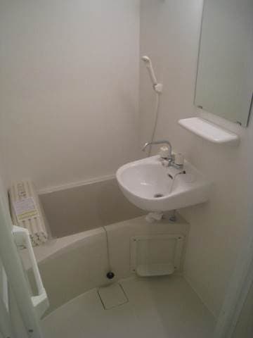 Room image 8