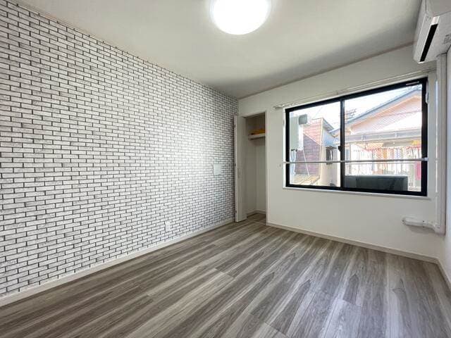 Room image 10