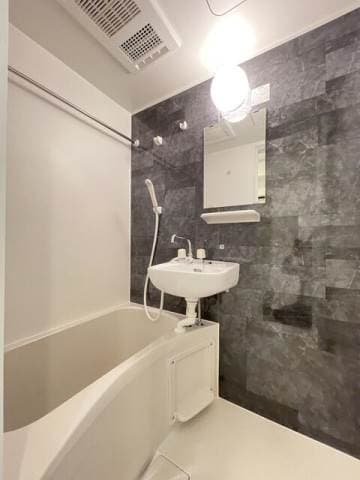Room image 11