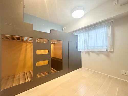 Room image 10
