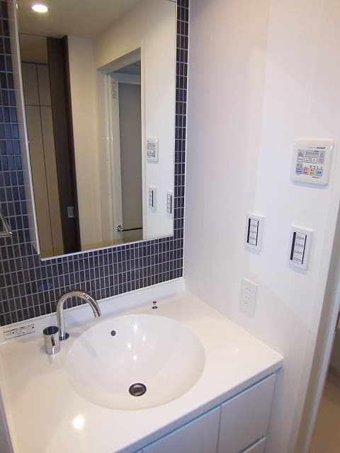 Room image 16