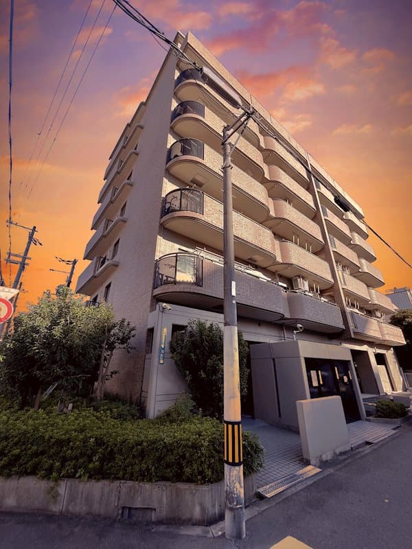 Main exterior of crossroad