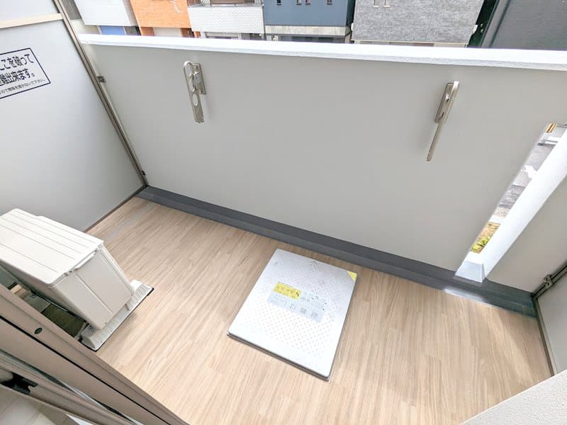 Room image 8