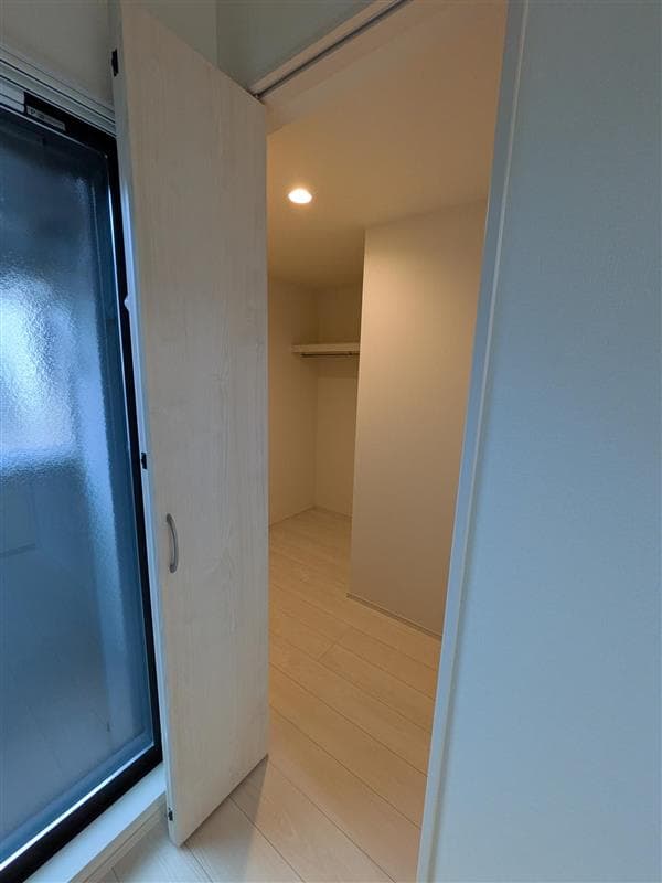 Room image 16