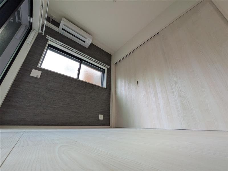 Room image 16