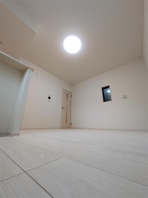 Room image 15
