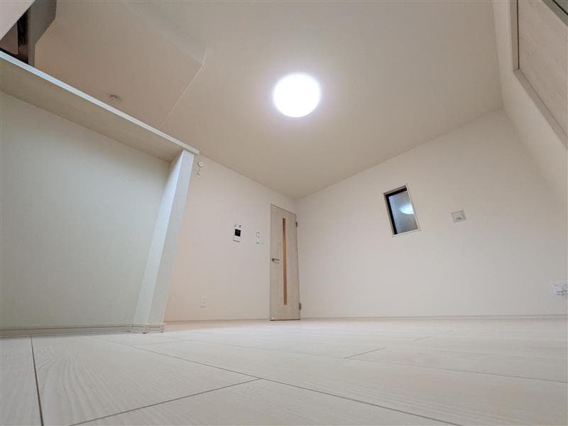 Room image 16