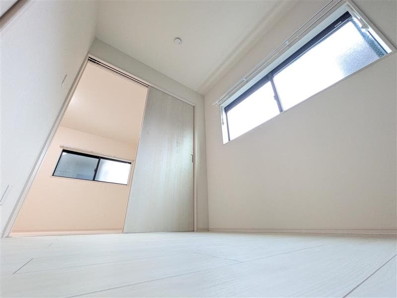 Room image 15