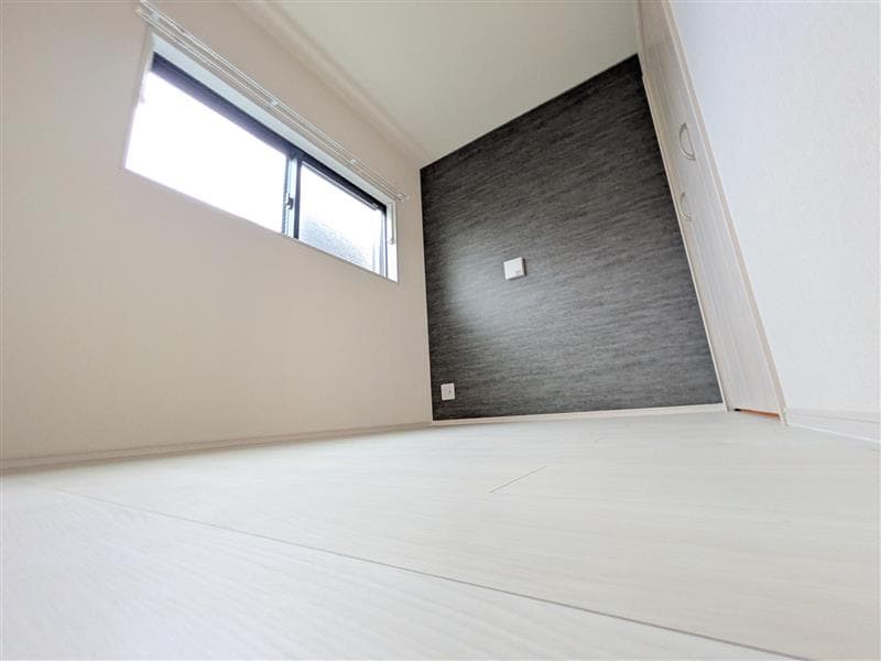 Room image 16