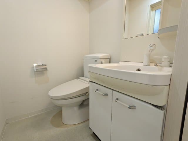 Room image 8