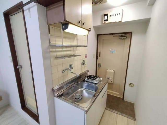 Room image 8