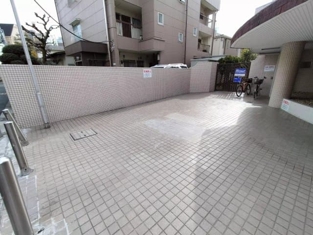 Room image 16
