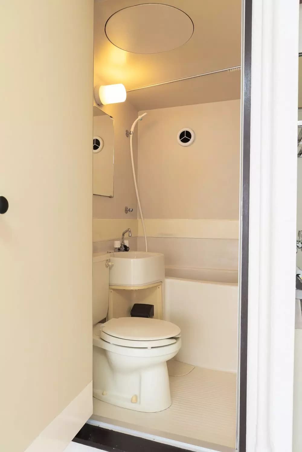 Room image 11