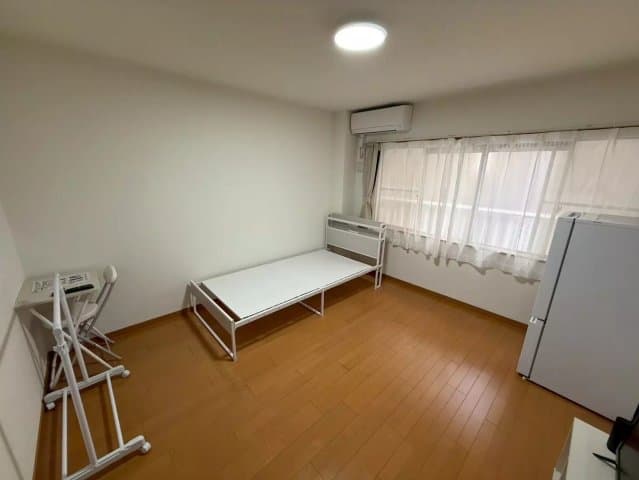 Room image 8