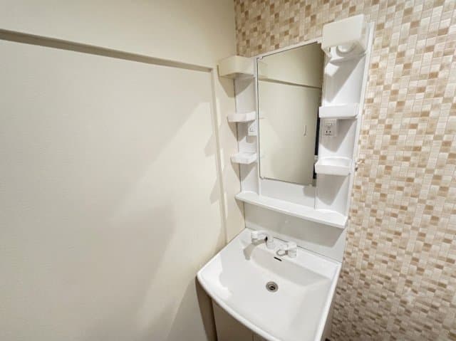 Room image 15