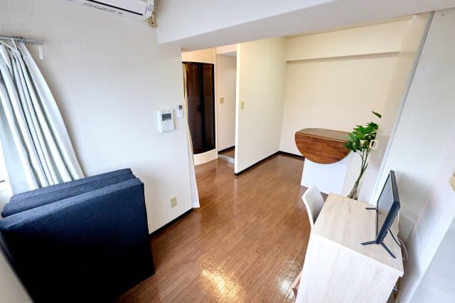 Room image 8