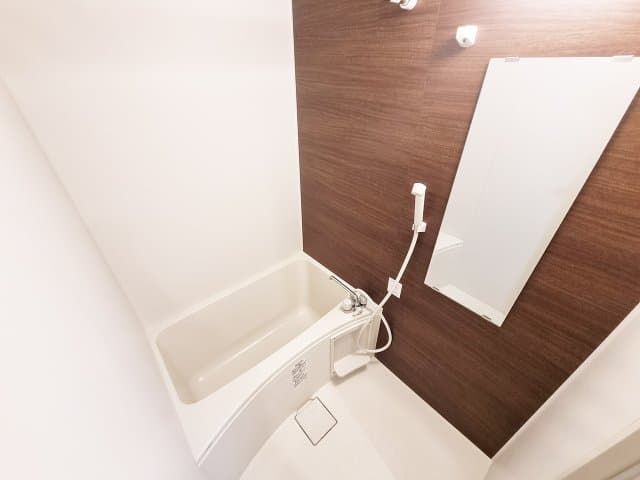 Room image 16