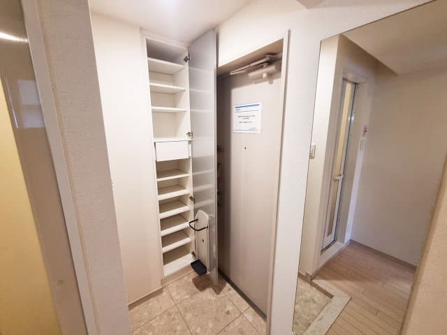 Room image 16
