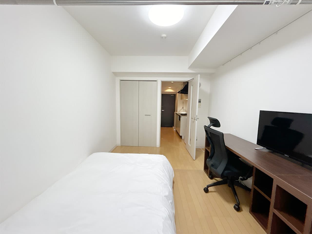 Room image 8