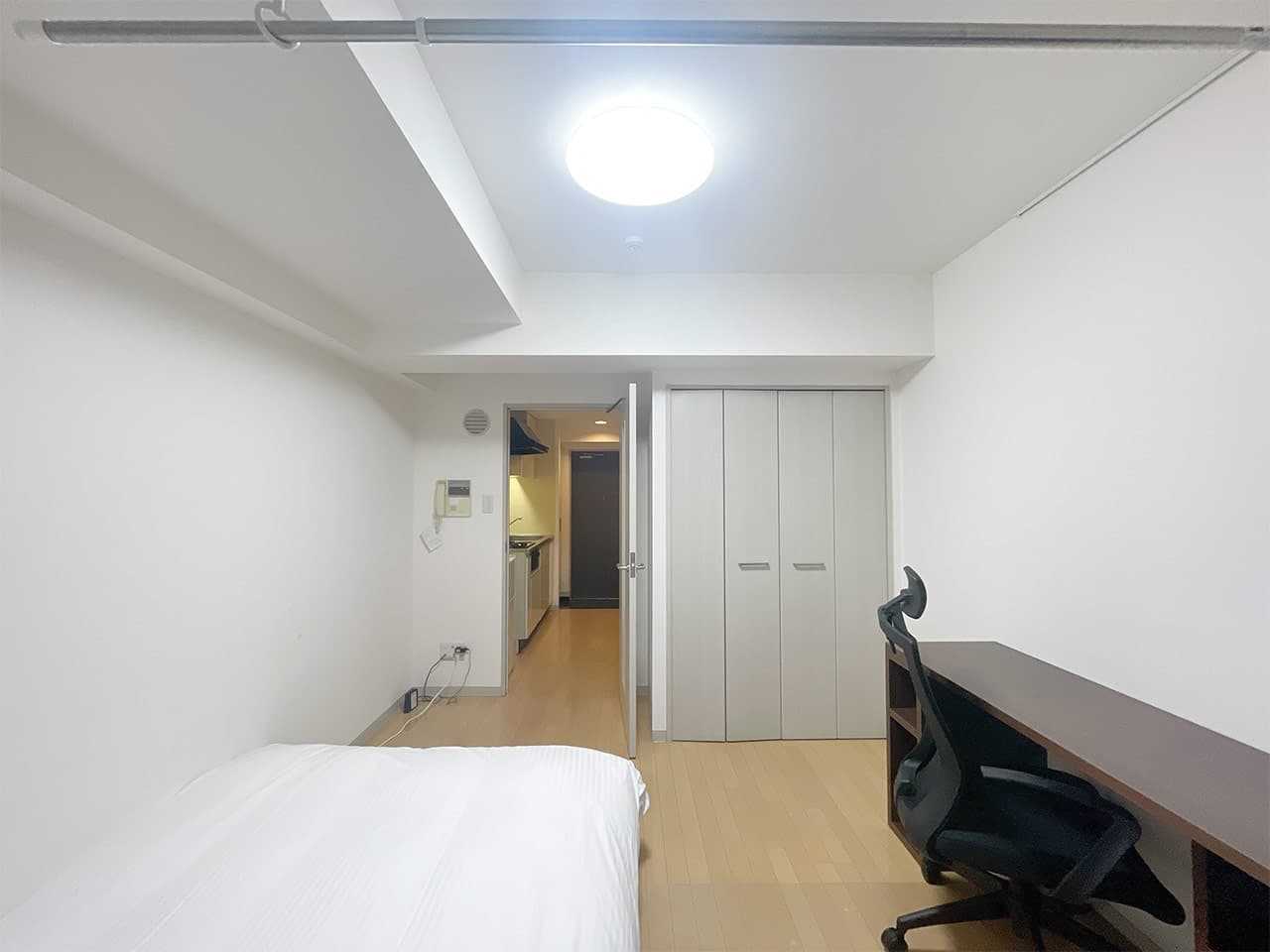 Room image 8