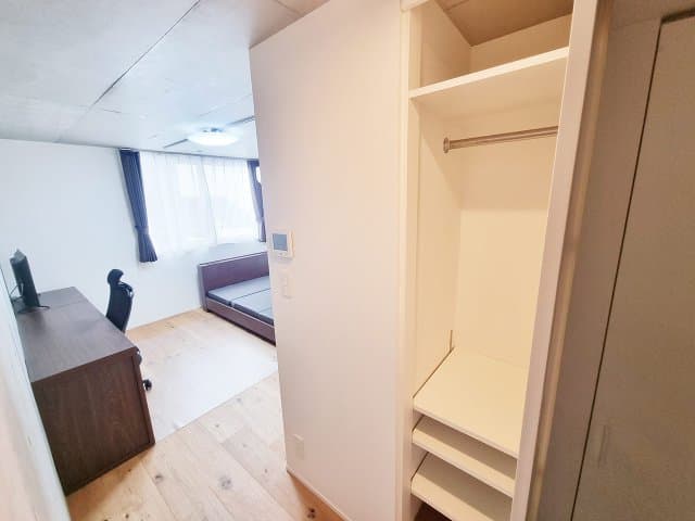Room image 9