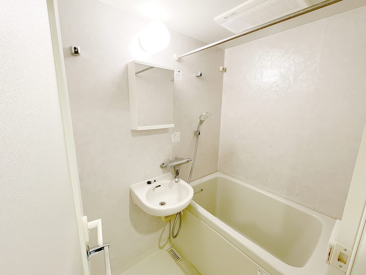 Room image 11