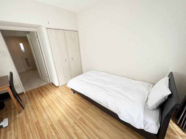 Room image 8