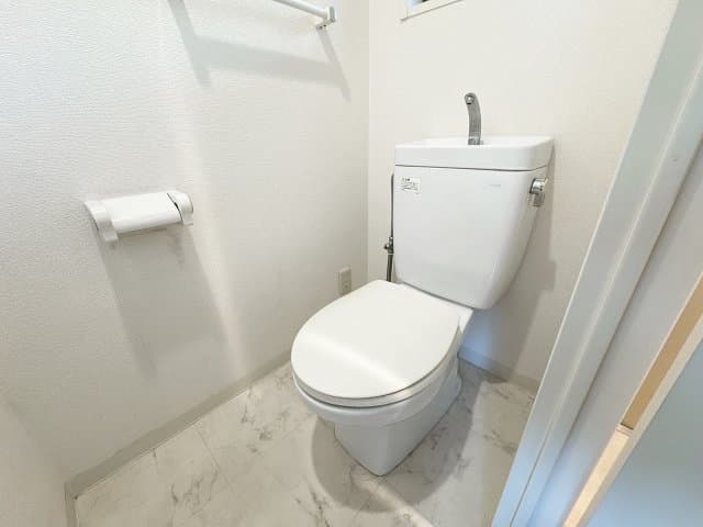 Room image 15