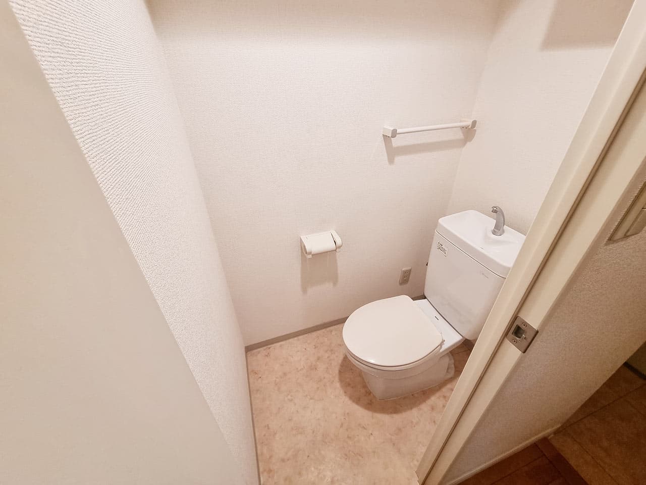 Room image 12
