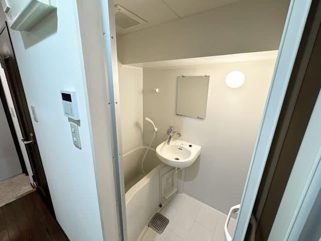 Room image 12