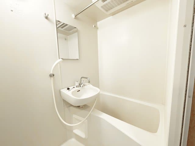 Room image 12