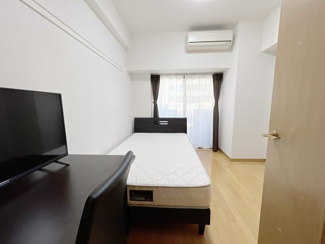 Room image 8