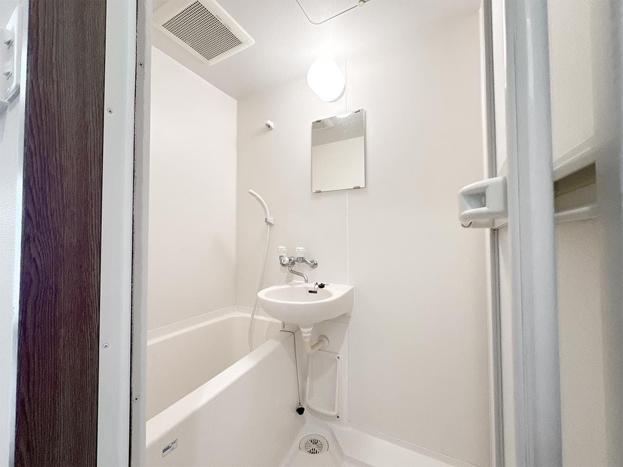Room image 15