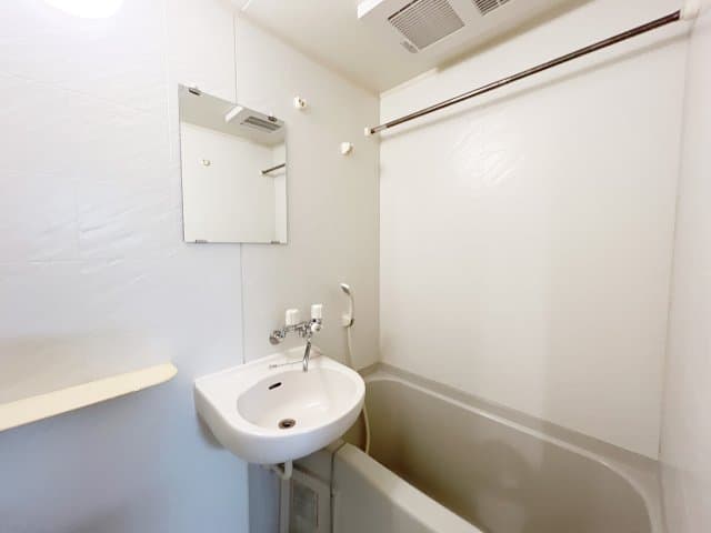 Room image 13
