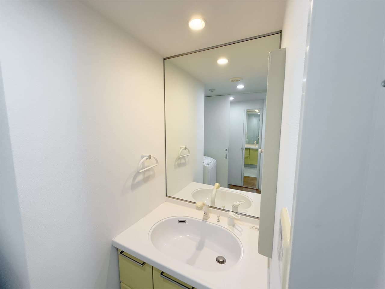 Room image 14