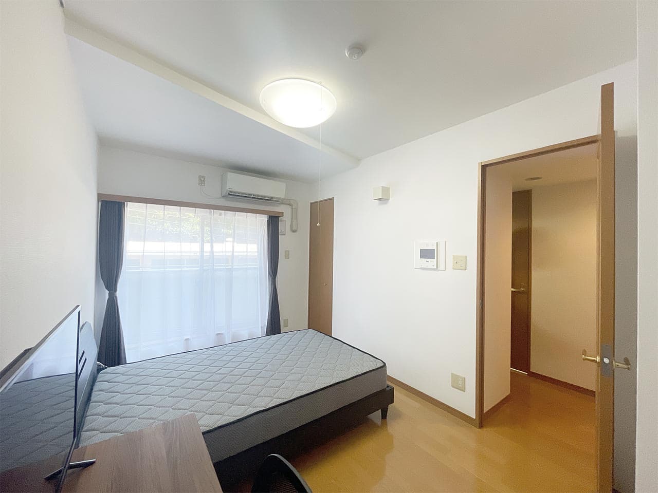 Room image 8