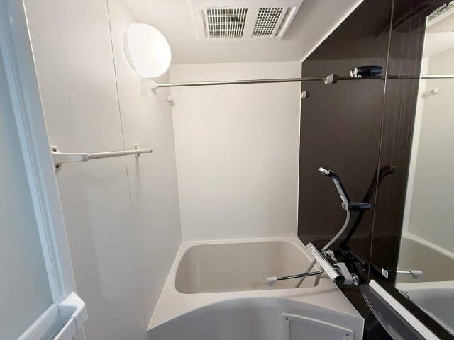 Room image 11