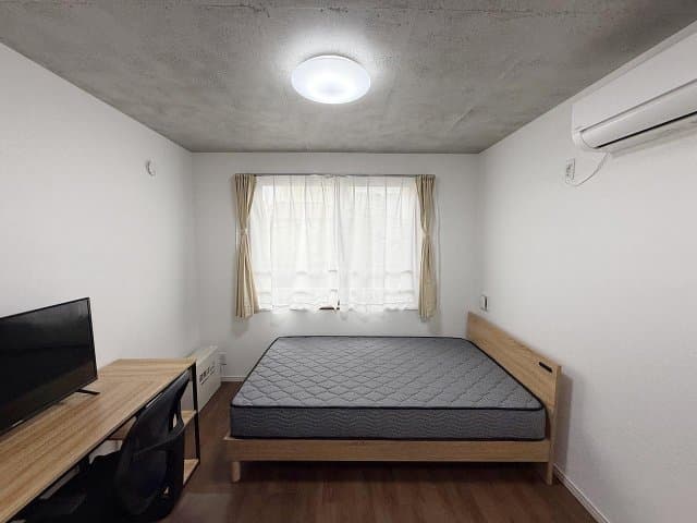 Room image 8
