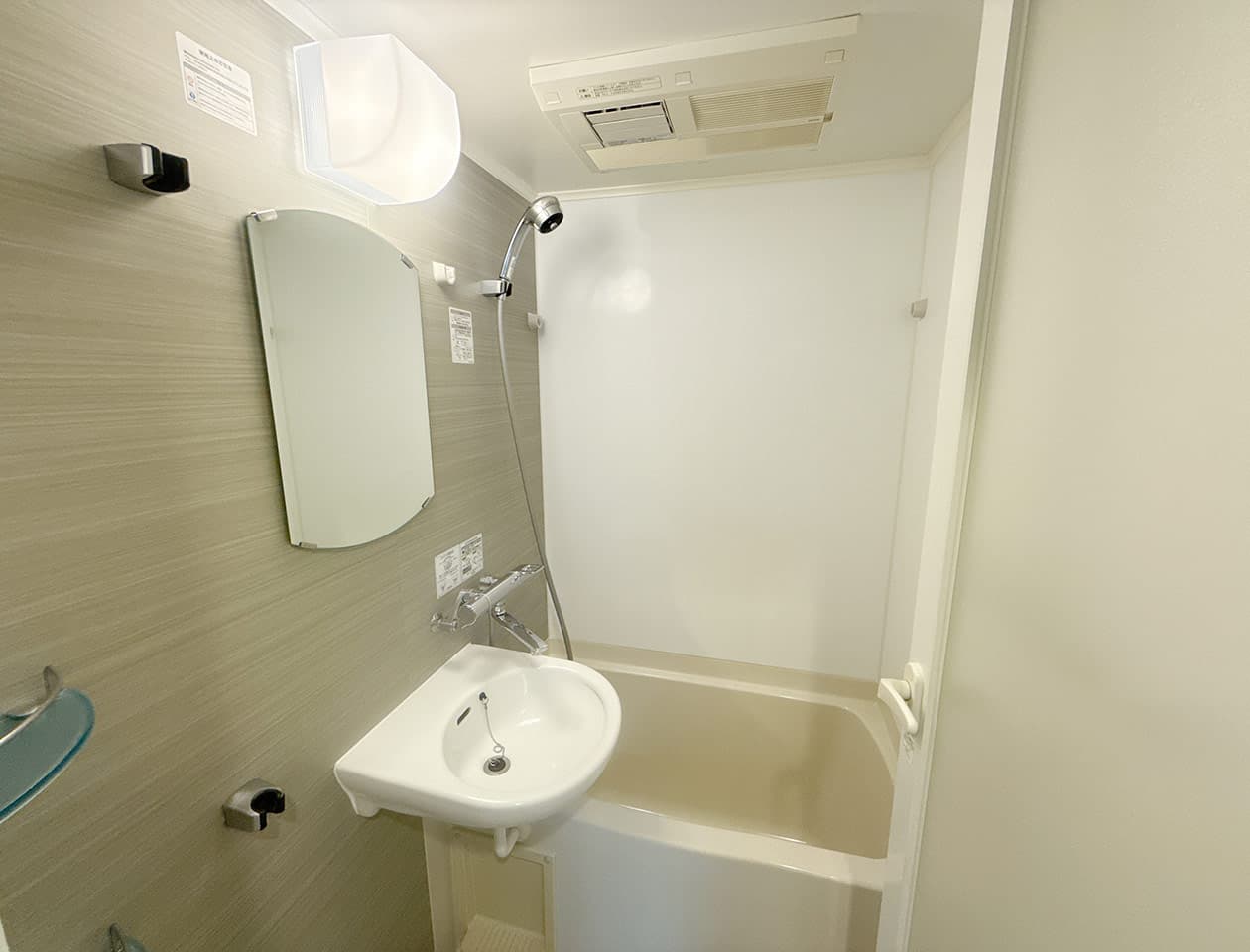 Room image 13