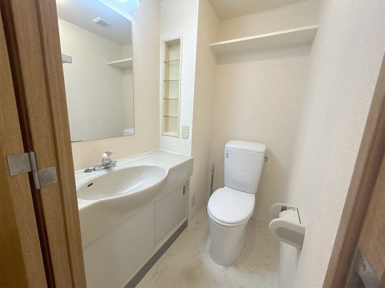 Room image 15