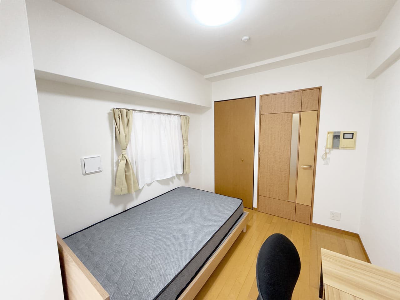 Room image 8