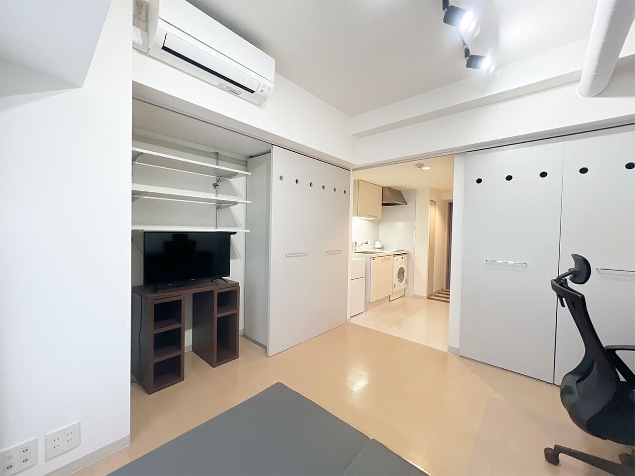 Room image 8