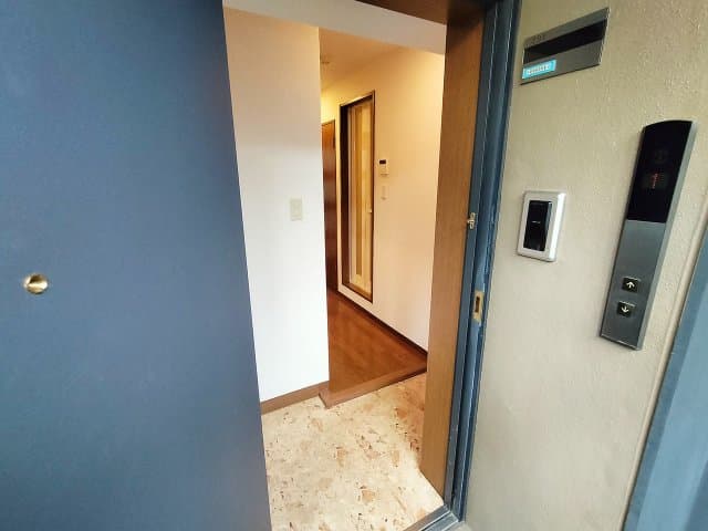 Room image 16